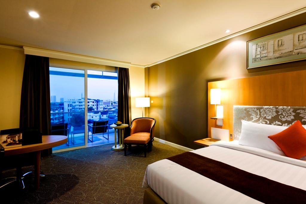 Deluxe Double or Twin Room with Balcony Pool View